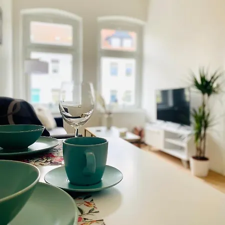 Stilvolles In Zentraler Lage - Smart-tv, Queensize-bett, Altbaustil, Kueche In City-naehe Appartement