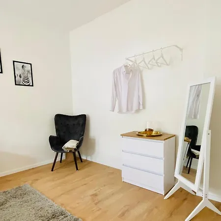 Appartement Stilvolles In Zentraler Lage - Smart-tv, Queensize-bett, Altbaustil, Kueche In City-naehe Erfurt