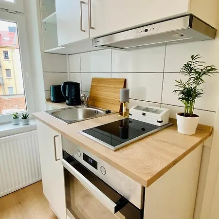 Stilvolles In Zentraler Lage - Smart-tv, Queensize-bett, Altbaustil, Kueche In City-naehe Appartement