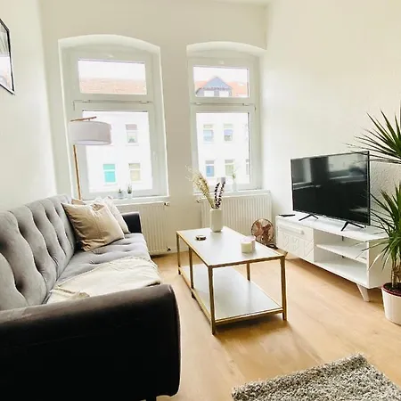 Appartement Stilvolles In Zentraler Lage - Smart-tv, Queensize-bett, Altbaustil, Kueche In City-naehe *