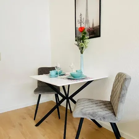 Stilvolles In Zentraler Lage - Smart-tv, Queensize-bett, Altbaustil, Kueche In City-naehe *